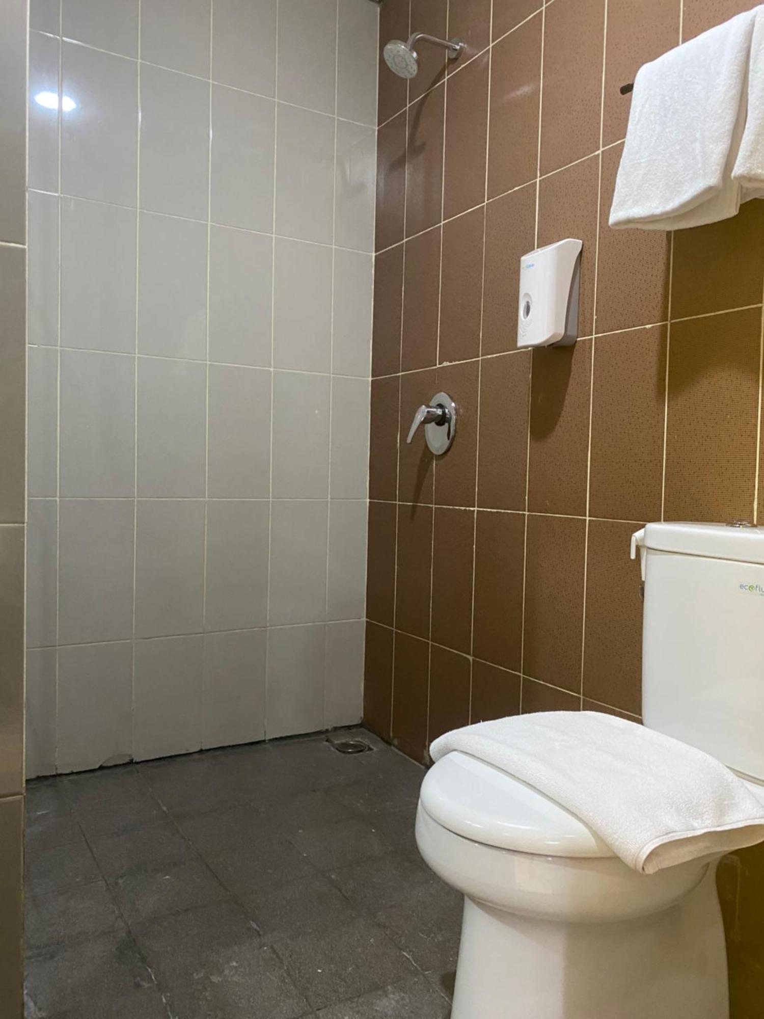 Daima Suites Margonda Depok Exterior foto